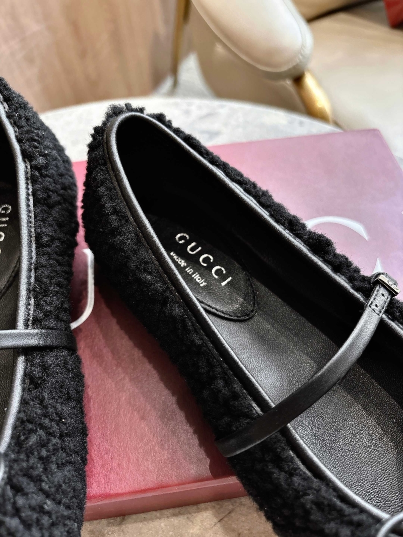 Gvc*1 flat shoes